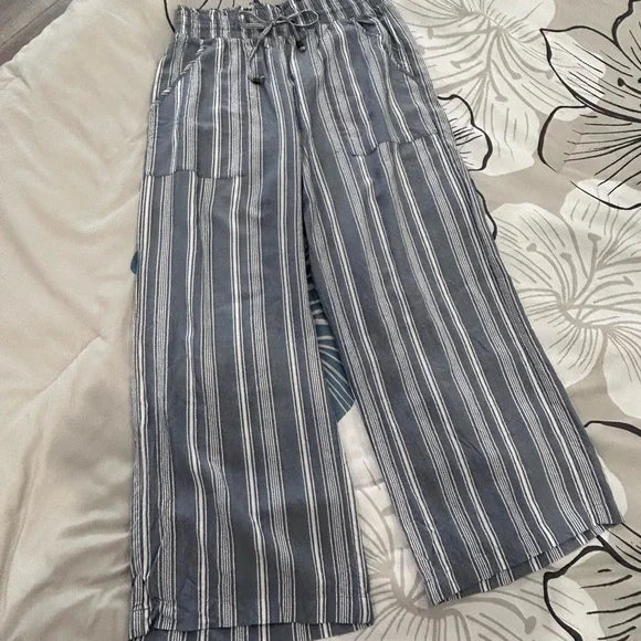 💥PRICE⬇️ 
ABERCROMBIE & FITCH • Blue & White Stripe Wide leg Pants • sz Small - Picture 2 of 11